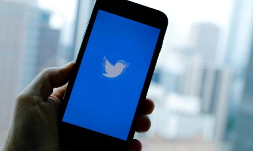 Το Twitter "φιμώνει" λογαριασμούς για τα εμβόλια κορονοϊού